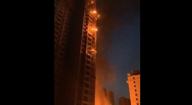 在建工地因建筑保溫材料起火，未設置臨時消防水源