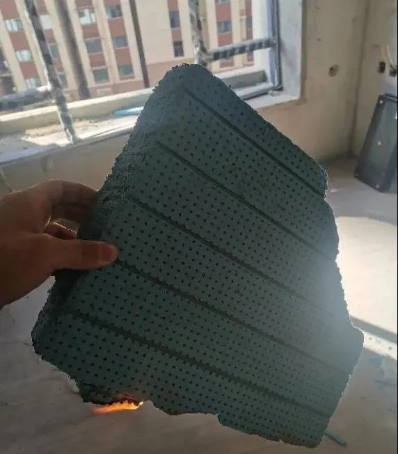 保溫材料一點就著，離火不熄，質量引疑
